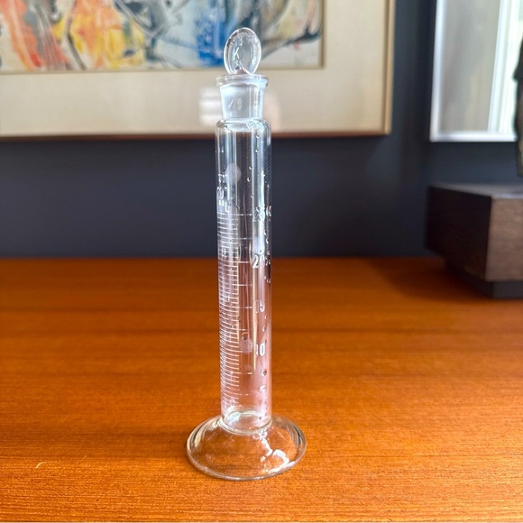 Pyrex 250 ml Graduated Mixing Cylinder with  13K Glass Pennyhead Stopper - Picture 1 of 10